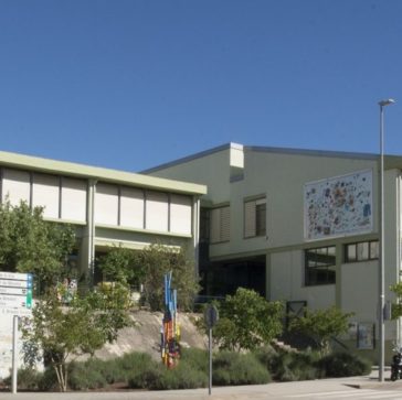 Imatge de l'exterior de l'escola L'Aulet de Celrà