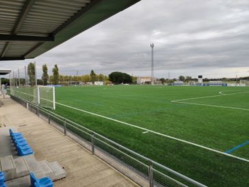Nova gespa del camp de futbol municipal de Celrà