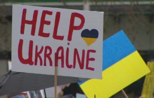 Pancarta: Ajudem Ucraïna