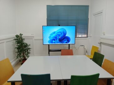 Sala de l'Ajuntament dedicada a reunions i formacions telemàtiques