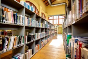 Imatge de l'interior de la biblioteca de Celrà